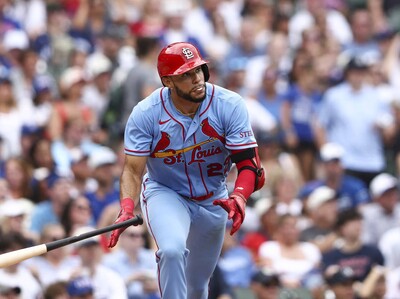 Joshua Báez rompe su sequía ofensiva con un cuadrangular, pero los Phillies logran una remontada