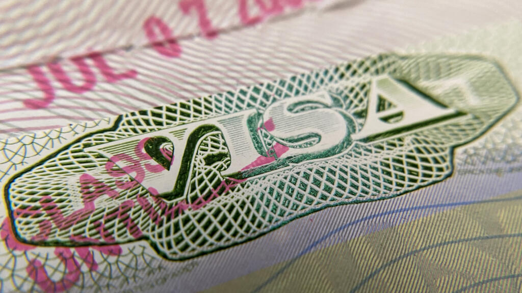 La Justicia de EE. UU. revoca el congelamiento de visas de Trump para 75 países