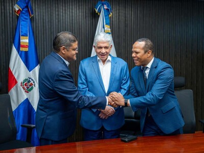 Ministro de Obras Pública posesiona al nuevo director del Intrant