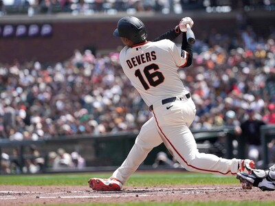 Rafael Devers regresa a Fenway Park y conecta un jonrón en medio de abucheos y aplausos