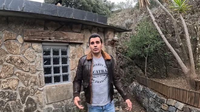 Rubén (44 años), 10 años viviendo del reciclaje y reformando una casa en la montaña en Barcelona por 0 euros: "Vivo mejor que alguien con un trabajo del sistema"