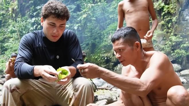 Sobreviviendo 25 horas con los últimos cavernícolas del mundo: "Estábamos realmente asustados... fue una de las situaciones más tensas de mi vida"
