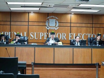 TSE aplaza demanda sobre personería jurídica de 33 partidos políticos