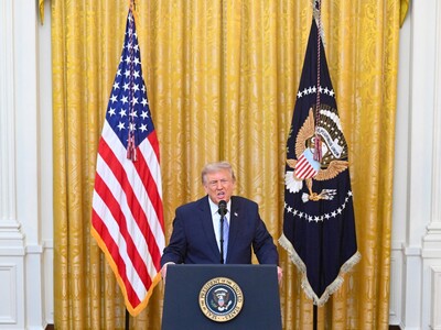 Trump visita Los Ángeles para recaudar fondos