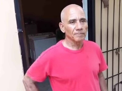 Asaltantes irrumpen en casa de regidor en Villa González y lo atan junto a su esposa