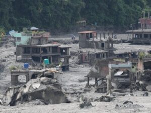 Avalancha de agua en Nepal alcanza la frontera con el Tíbet a 188 km/h