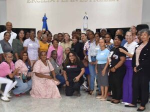 Capacitación del Ministerio de la Mujer busca prevenir la violencia de género en comunidades