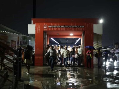 Cientos de pasajeros varados en el Metro de Santo Domingo por avería en la línea 2