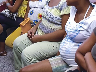 Disminuyen embarazos en adolescentes haitianas, aumentan en dominicanas