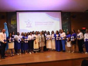 Docentes destacados reciben reconocimiento del Inafocam por su desempeño educativo