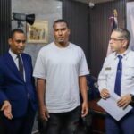 Dos hombres se entregan a la Policía Nacional vinculados a homicidios en Boca Chica y Las Cañitas