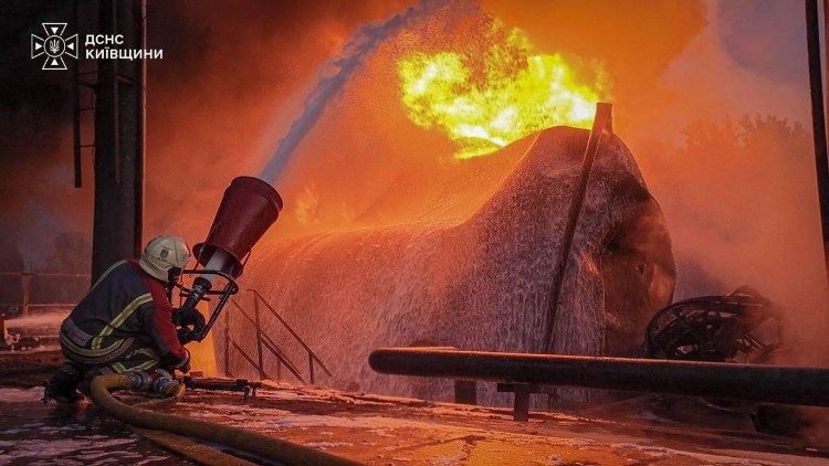 El Papa Francisco solicita detener la destrucción en Ucrania y promover la paz