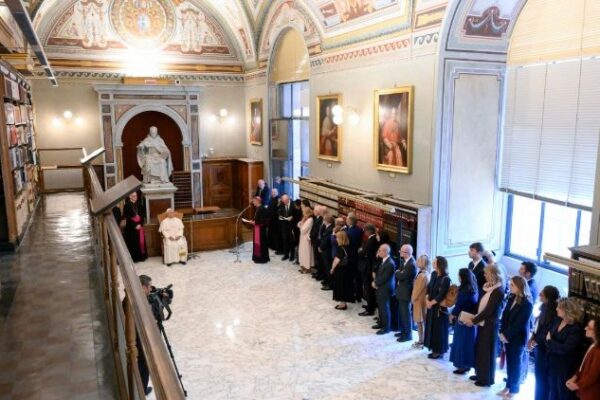 El Papa León XIV destaca la apertura cultural de la Iglesia en su visita a la Biblioteca Vaticana