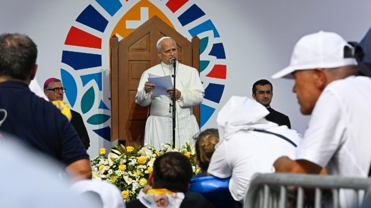 El Papa León XIV reafirma la dignidad humana durante su visita a Francia