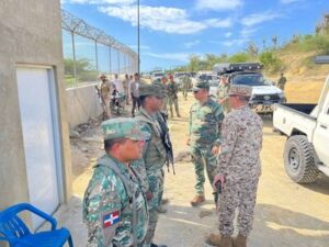 El comandante del Ejército inicia recorrido de supervisión en la frontera dominicana