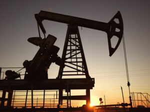 El precio del petróleo de Texas se incrementa un 2.11 % por tensiones en Medio Oriente
