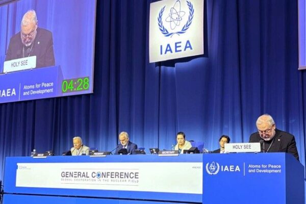 Gallagher pide a los Estados que renuncien a las armas nucleares en conferencia de OIEA