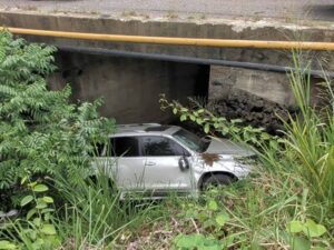 Gobernadora de Dajabón sufre accidente en puente de Bánica, pero se encuentra ilesa