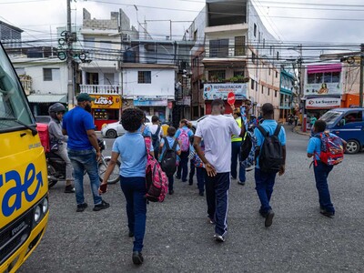 Guaguas del Sistema Nacional de Transporte Estudiantil TRAE facilitan el transporte escolar en República Dominicana