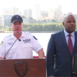 Hombre armado muere tras ser baleado por la policía en el puente de Brooklyn