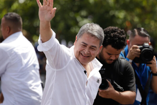Juan Orlando Hernández logra sobreseimiento de causas en Honduras