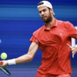 Karen Khachanov avanza a semifinales del US Open tras retiro de Alexander Blockx