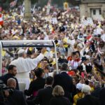 La visita del Papa Francisco a París culmina con un masivo respaldo de la ciudadanía