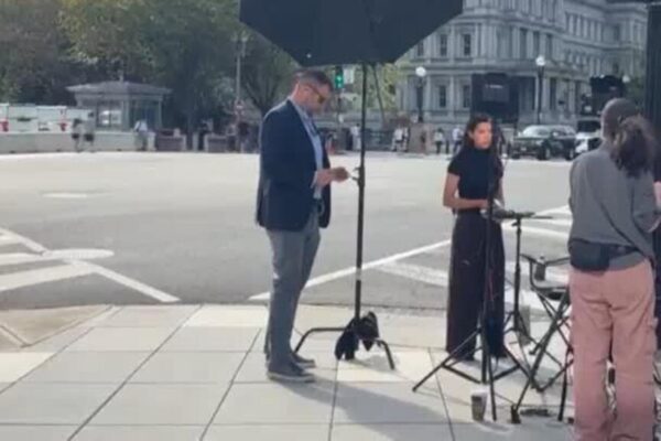 Los medios estadounidenses denuncian violación a la primera enmienda tras suspensión de licencias a periodistas
