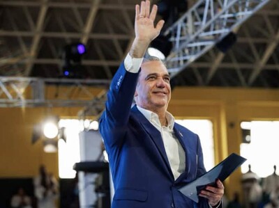 Luis Abinader asume la presidencia del PRM con miras a las elecciones de 2028