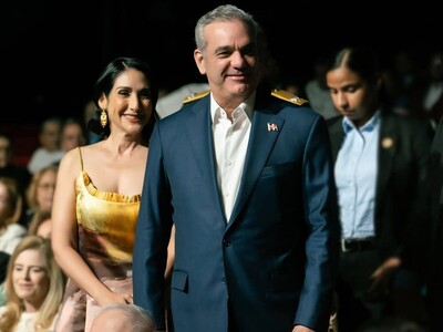 Luis Abinader celebra el cumpleaños 56 de su esposa Raquel Arbaje con emotivo mensaje