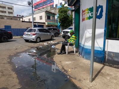 Mal drenaje pluvial afecta a peatones y comerciantes en Villa Consuelo