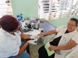 Más de 600 personas reciben atención médica y social en operativo en Higüey