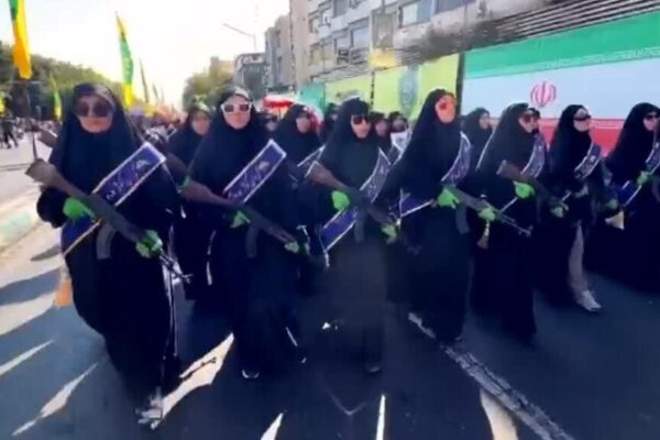 Miles de seguidores del Gobierno iraní marchan en Teherán en desafío a EE. UU.