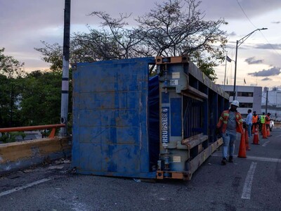 Patana se vuelca dos veces en Santo Domingo y genera dudas sobre su circulación