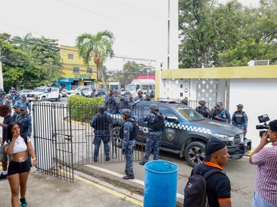Policía Nacional refuerza seguridad en sepelio de joven abatido en Santiago