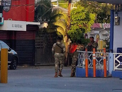 Protestan en Vicente Noble por obras inconclusas y servicios públicos deficientes