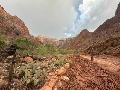 **Rescatan a unas 80 personas tras inundación en el Gran Cañón**