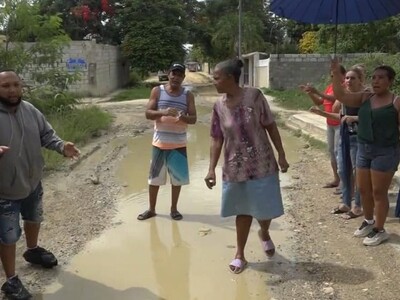 Residentes de La Ureña exigen reparación de calles en condiciones deplorables