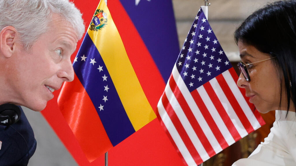 Venezuela enfrenta contradicciones en su regreso al escenario global mientras persiste la represión