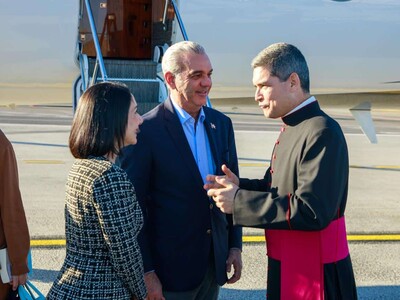 Abinader llega a Roma para foro de la FAO y audiencia con el papa León XIV