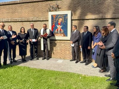 Abinader pide oraciones por la salud del papa León XIV
