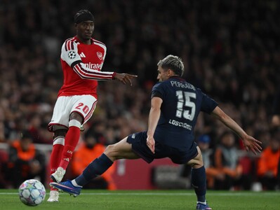 Arsenal vence al Nottingham Forest y mantiene la persecución al City