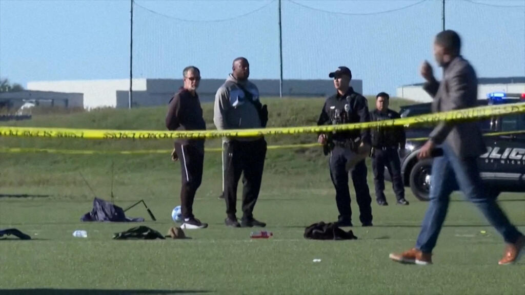 Atropellamiento en campo de fútbol juvenil en Kansas deja dos muertos
