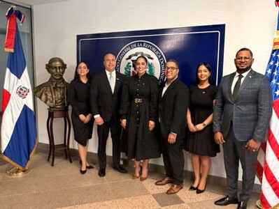 Consulado dominicano en Houston recibe busto de Juan Pablo Duarte