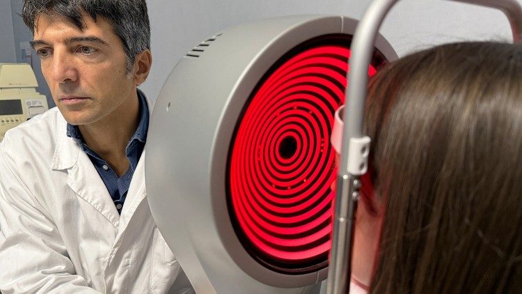 Dispensario pediátrico de miopía en el “Bambino Gesù”, el primero de Italia