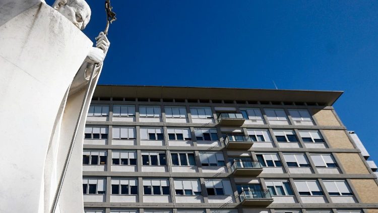 El Papa fue operado con éxito en el Gemelli