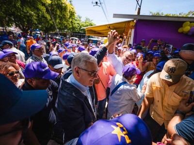 Gonzalo Castillo realiza recorrido por Barahona tras cancelación de consulta interna del PLD