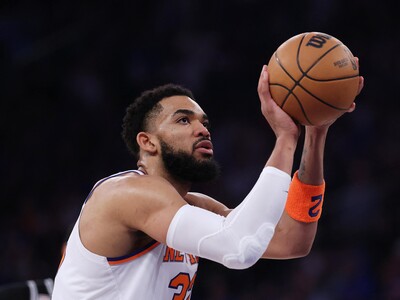 LeBron James guía a los 76ers con victoria 98-93 sobre Knicks