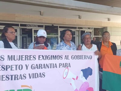 Mujeres exigen frenar las muertes por la Policía y respetar la Constitución