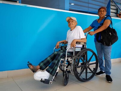 Paro nacional deja sin consultas a pacientes en hospitales de Santiago
